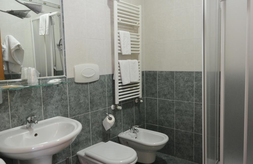 Hotel Ristorante Italia Certosa di Pavia Kültér fotó