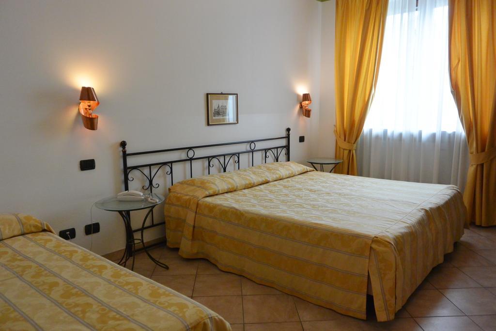 Hotel Ristorante Italia Certosa di Pavia Kültér fotó